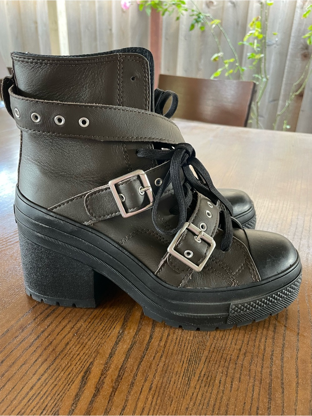 Converse Chuck Taylor De Luxe Leather Buckle Platform Boots Brown Size 9